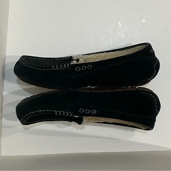UGG Ansley Women’s 7.5 Black Suede Shearling Moccasin Slippers - Picture 4 of 10